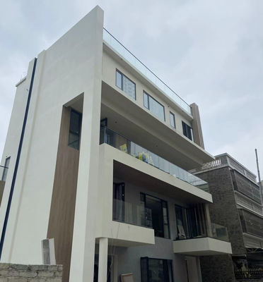 सुरक्षित और आधुनिक बाहरी बाड़ के लिए अनुकूलन योग्य फ्रेमलेस ग्लास रेलिंग सिस्टम