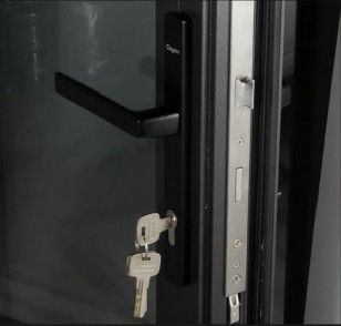 आधुनिक आंतरिक आँगन ग्लास जलरोधक स्लाइड और फोल्ड एल्यूमीनियम द्विगुना दरवाजा प्रणाली रेस्तरां घर उपयोग के लिए