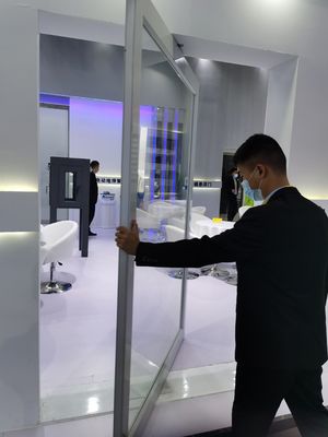 गुणवत्ता  Slim Frame Aluminum Pivot Door Tempered Clear Glass Entrance Pivot Door फैक्टरी