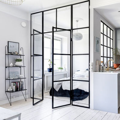 बाल्कनी डबल लीफ एल्यूमीनियम कैसमेंट दरवाजे टुकड़े टुकड़े किया हुआ टेम्पर्ड ग्लास