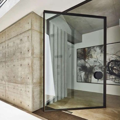 तूफान प्रतिरोधी एल्यूमीनियम धुरीदार दरवाजे टेम्पर्ड ग्लास धुरीदार सामने का दरवाजा