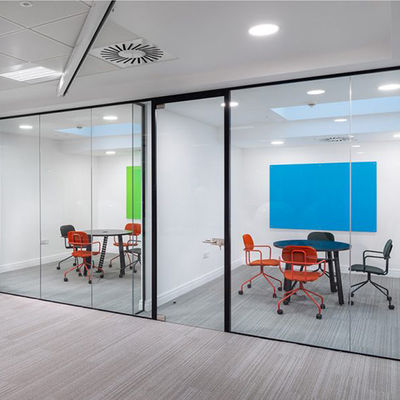 आधुनिक डिजाइन का मोटा फ्रेम ग्लास टेम्पर्ड ग्लास वाली कार्यालय की दीवारें