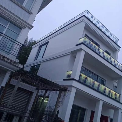ग्रे एल्यूमीनियम यू चैनल ग्लास रेलिंग 10 मिमी मोटी फ्रेमलेस ग्लास बैलस्ट्रेड