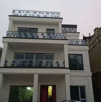 ग्रे एल्यूमीनियम यू चैनल ग्लास रेलिंग 10 मिमी मोटी फ्रेमलेस ग्लास बैलस्ट्रेड