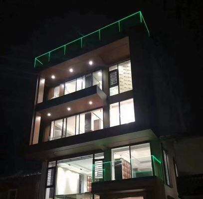 एलईडी लाइट के साथ आधुनिक एल्यूमीनियम यू चैनल ग्लास रेलिंग