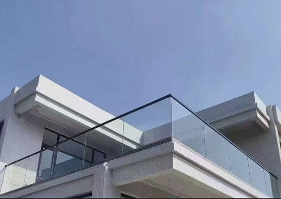 आसान रखरखाव एल्यूमीनियम और ग्लास रेलिंग हैंडल के साथ उच्च शक्ति