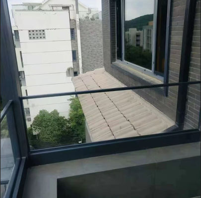 SZG लचीला एल्यूमीनियम और ग्लास रेलिंग आसान स्थापना अनुकूलन योग्य