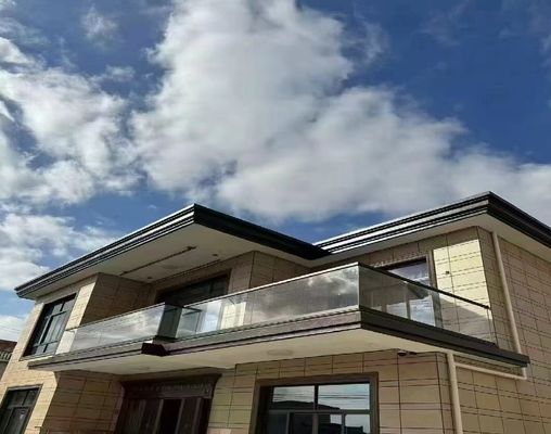 लचीला एल्यूमीनियम यू चैनल ग्लास रेलिंग आउटडोर फ्रेमलेस ग्लास बैलस्ट्रेड