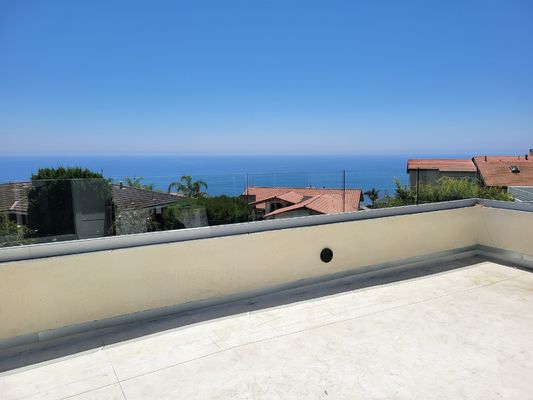 एसजीसीसी टेम्पर्ड ग्लास यू चैनल ग्लास बैलस्ट्रेड स्थिर संरचना एलईडी लाइट