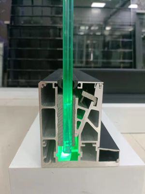 एलईडी लाइट के साथ 12 मिमी सीढ़ी फ्रेमलेस ग्लास बालकनी रेलिंग यू चैनल