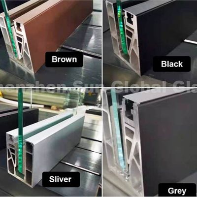 आधुनिक डिज़ाइन यू चैनल ग्लास रेलिंग जिसमें 8-16 मिमी ग्लास मोटाई और इनडोर/आउटडोर उपयोग के लिए 5 साल से अधिक की वारंटी है