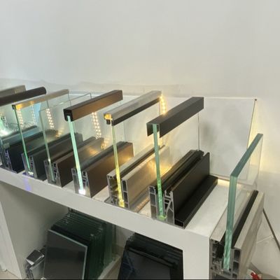मोर्डन ग्लास रेलिंग 8+8 मिमी लेमिनेटेड टेम्पर्ड ग्लास एल्यूमीनियम यू चैनल ग्लास रेलिंग