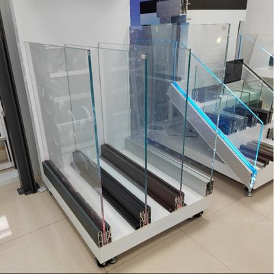 सुरक्षा और सौंदर्य अपील के लिए एल्यूमीनियम हैंडल के साथ स्थिर 800-1200 मिमी टेम्पर्ड ग्लास यू चैनल सिस्टम