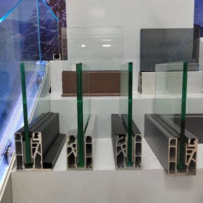 आधुनिक ग्लास डेक रेलिंग आउटडोर टेम्पर्ड ग्लास यू चैनल फ्रेमलेस 12-20 मिमी बालकनी बैलस्ट्रेड