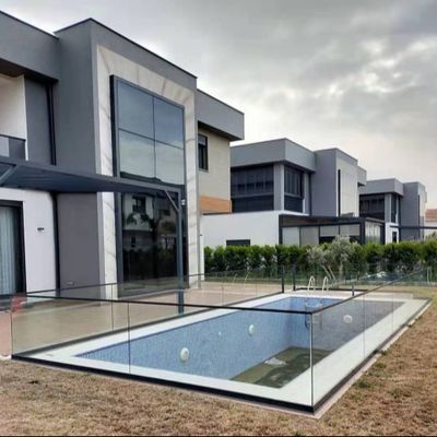 एलईडी रोशनी और 5 वर्ष से अधिक की वारंटी के साथ ओपन व्यू फ्रेमलेस ग्लास यू चैनल रेलिंग