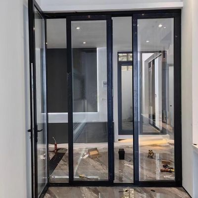 10 साल की वारंटी और अनुकूलित सतह उपचार के साथ चिकना और आधुनिक एल्यूमीनियम फोल्डिंग दरवाजा