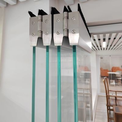 सुरक्षित तालाबंदी तंत्र और अच्छी ध्वनि इन्सुलेशन के साथ चिकना और आधुनिक एल्यूमीनियम फोल्डिंग दरवाजा