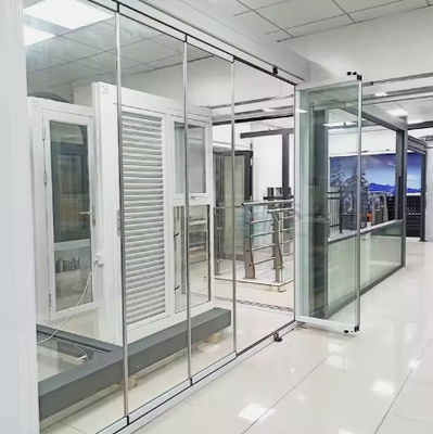 अच्छी ध्वनि इन्सुलेशन के साथ एल्यूमीनियम तह दरवाजा उच्च गुणवत्ता वाले ईपीडीएम और आसान स्थापना के लिए सिलिकॉन सीलेंट