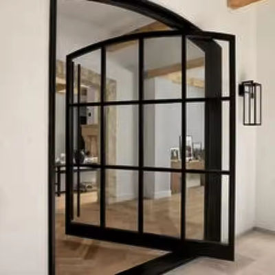 स्टील और एल्यूमीनियम ग्राफिक डिजाइन के साथ वाणिज्यिक पारदर्शी ग्लास फ्रंट पिवोट लौह दरवाजा