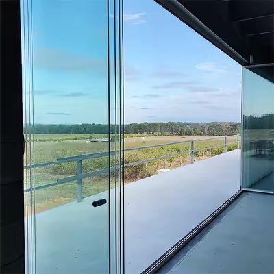 2.0 मिमी प्रोफाइल मोटाई आंतरिक विभाजन के लिए एल्यूमीनियम फ्रेमलेस फोल्डिंग ग्लास दरवाजा अनुकूलन योग्य फ्रेम रंग के साथ