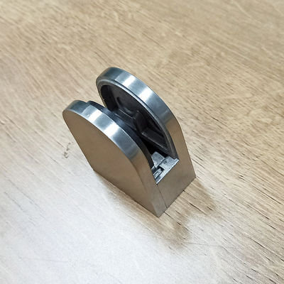 फ्रेमलेस टेम्पर्ड ग्लास पैनल सीढ़ी रेलिंग एडजस्टेबल डिज़ाइन आर्क ग्रिप क्लैंप 304 316 फिटिंग