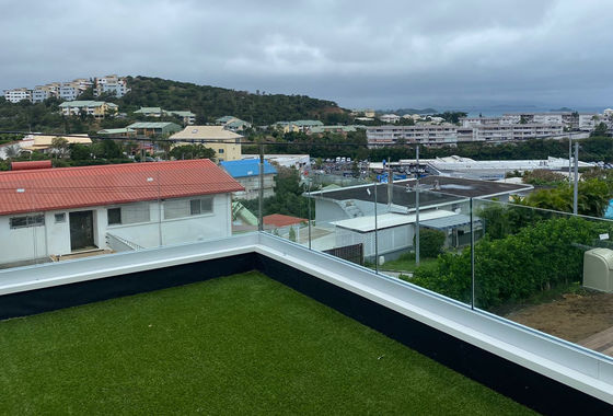 एसजीसीसी टेम्पर्ड ग्लास यू चैनल ग्लास बैलस्ट्रेड स्थिर संरचना एलईडी लाइट